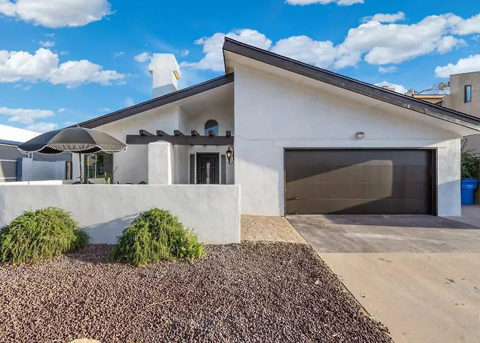 Stylish Pool Sauna Hottub Phoenix