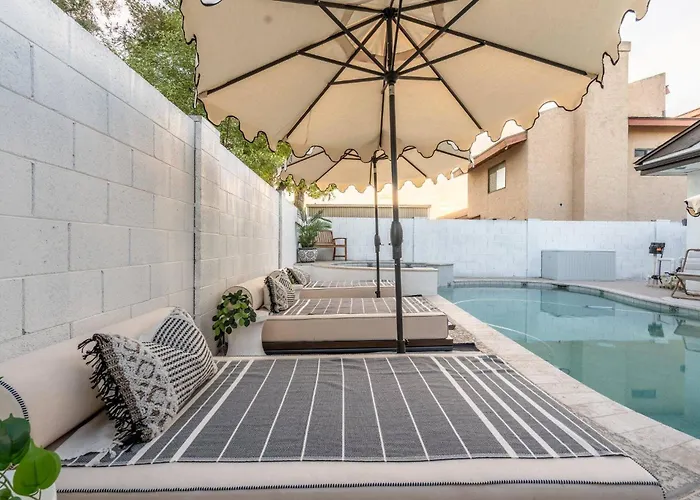Ferienhaus Stylish Pool Sauna Hottub *