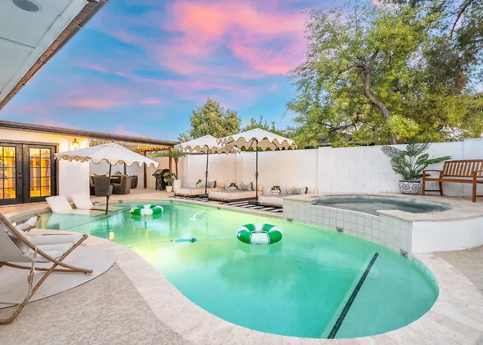 Stylish Pool Sauna Hottub Ferienhaus
